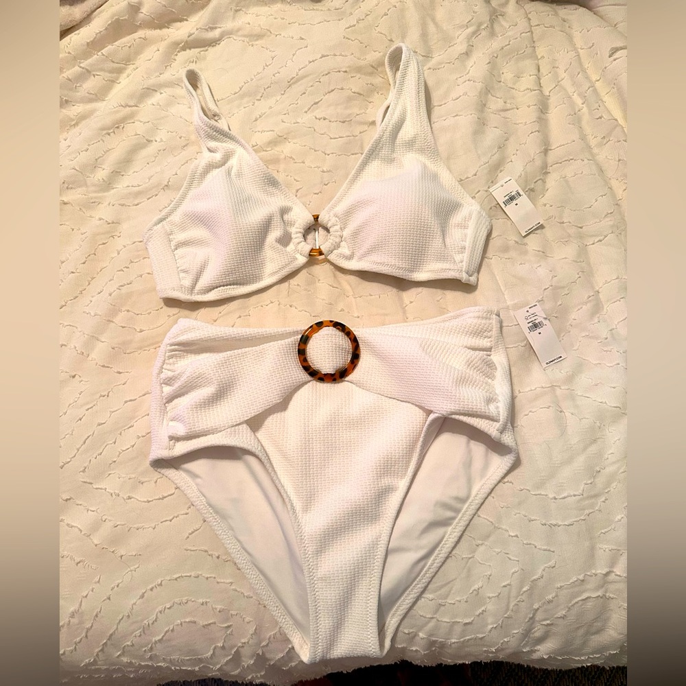 Old Navy women’s bikini with tortoise shell ring detail, new with tags